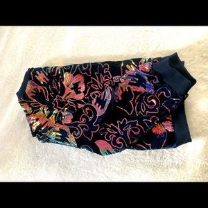 Black mini sweater, size L